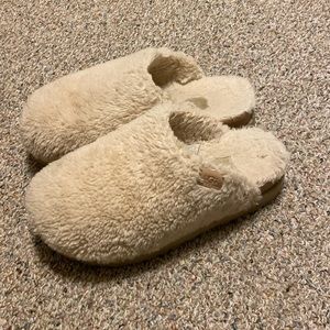 UGG slippers size 9 women